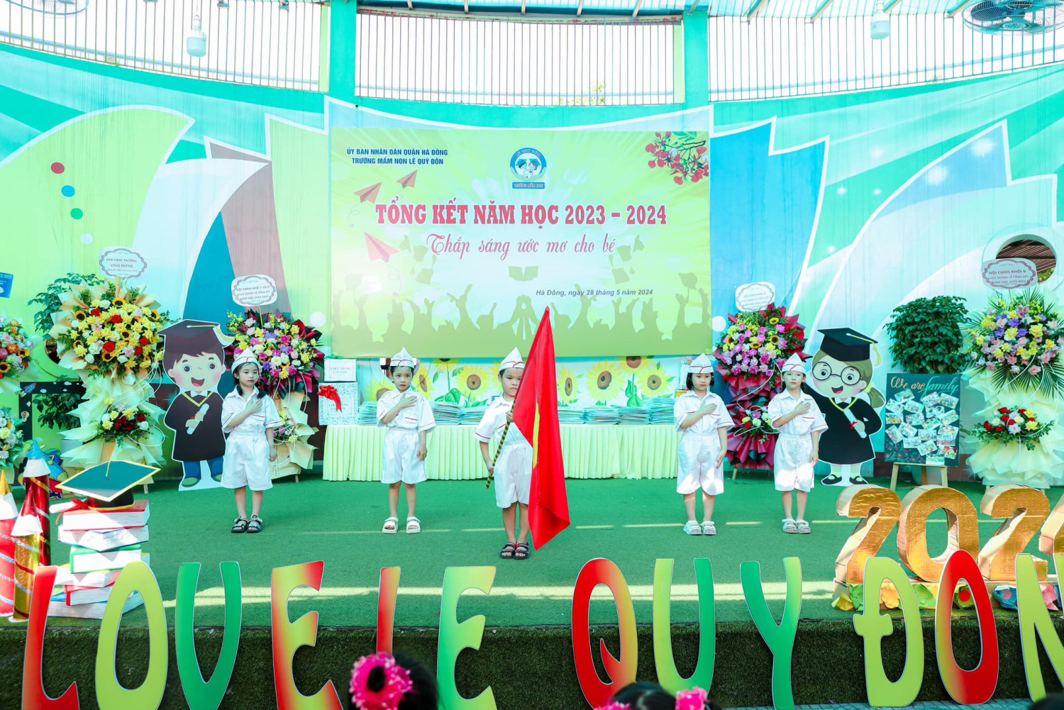 LỄ TỔNG KẾT NĂM HỌC 2023-2024: "KỶ NIỆM TUỔI THƠ, YÊU THƯƠNG ĐONG ĐẦY"