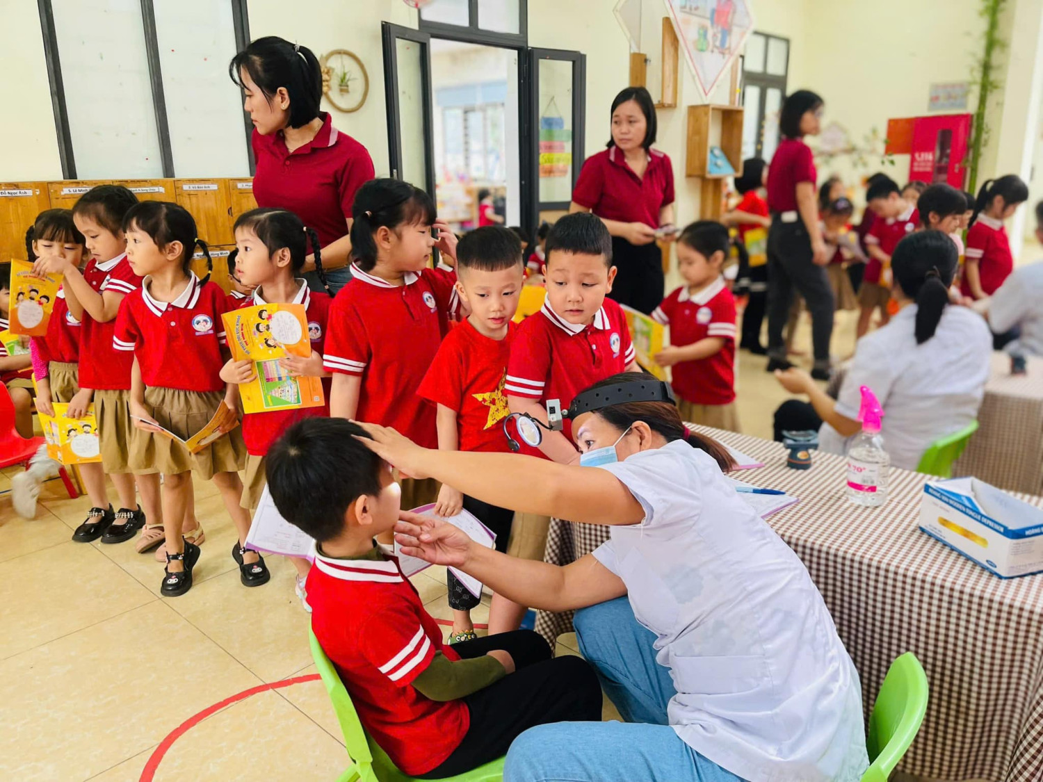 KHÁM SỨC KHỎE ĐỊNH KÌ CHO TRẺ TẠI TRƯỜNG MẦM NON LÊ QUÝ ĐÔN NĂM HỌC 2024-2025