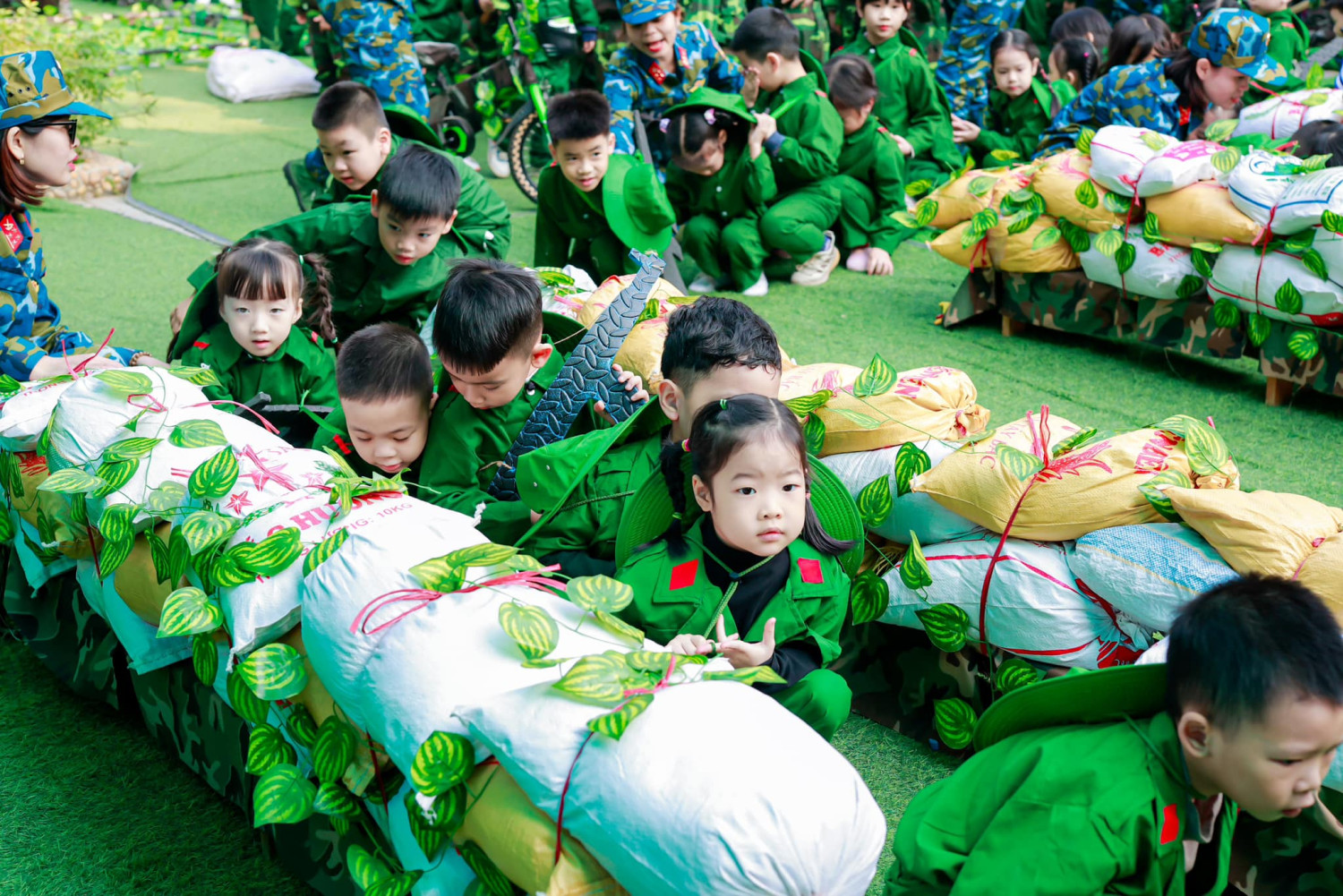TRƯỜNG MN LÊ QUÝ ĐÔN TỔ CHỨC CHƯƠNG TRÌNH DIỄN TẬP " CHÚNG CHÁU LÀ CHIẾN SĨ"