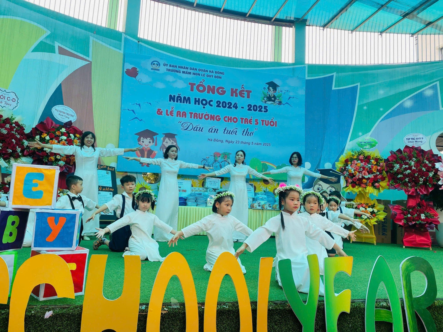 Buổi tổng kết năm học & lễ ra trường cho trẻ 5 tuổi.